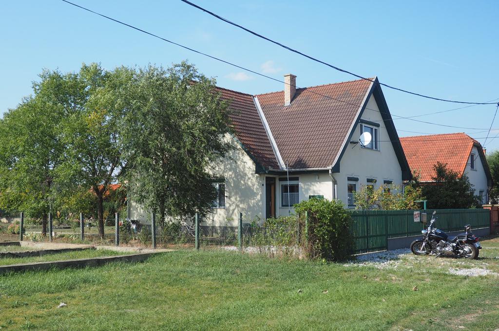 Privatzimmer Csikos Hortobágy Exterior foto